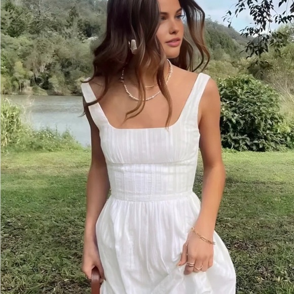 Commense Dresses & Skirts - Commense White Sleeveless Mini Dress